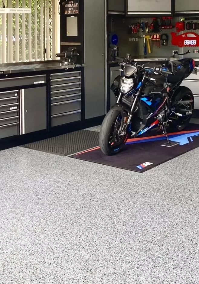 MIDNIGHT-FLAKE-BMW-BIKE2-scaled